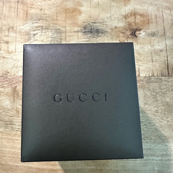Gucci silver buckle watch - Picture 3 of 4